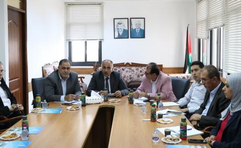 جانب من اجتماع التعليم العالي مع اللجنة الوطنية لمشروع المسارع الضوئي الإقليمي