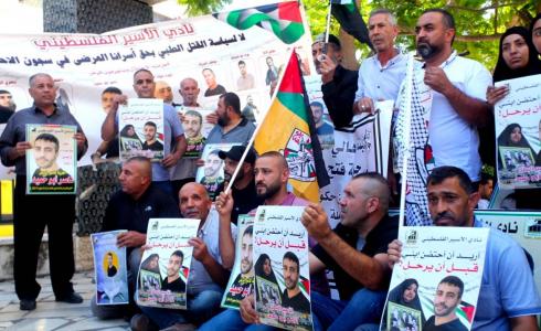 حركة فتح تنظم وقفة دعم واسناد للأسير ناصر أبو حميد في سلفييت
