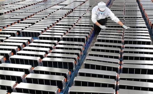 سبب إرتفاع مادة الليثيوم الخاصة لصناعة بطاريات السيارات الكهربائية