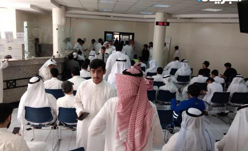 ازدحام طلابي في مبنى القبول بالهيئة العامة للتعليم التطبيقي والتدريب.jpg