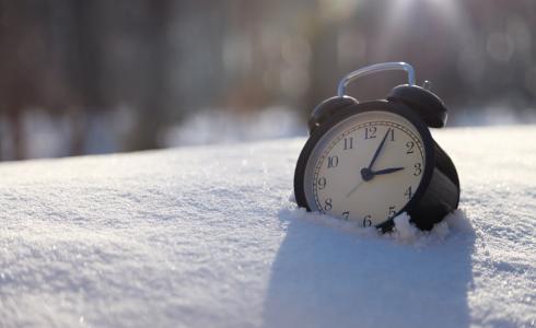 10 نصائح للتكيف مع التوقيت الشتوي 2022