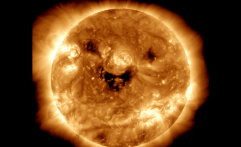 الشمس تبتسم ! ... ناسا تنشر صورة جديدة للشمس وهي تضحك