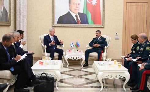 موقع إسرائيلي يكشف أسرار زيارة غانتس إلى أذربيجان