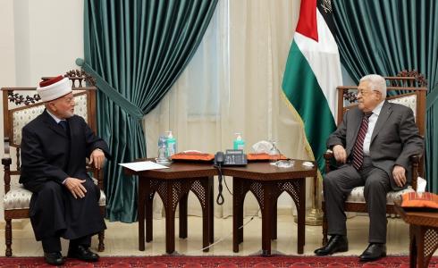 الرئيس عباس يستقبل مفتي القدس والديار الفلسطينية