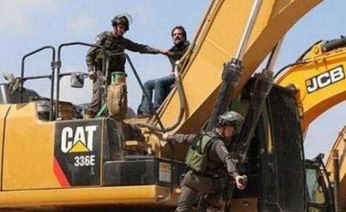 الاحتلال يستولي على جرافة وشاحنتين جنوب شرق طولكرم