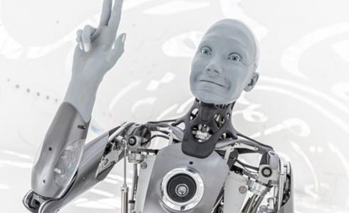 أكثر الروبوتات تطوراً على مستوى العالم ينضم إلى موظفي متحف المستقبل في دبي