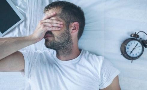 دراسة: طريقة النوم قد تكون أقوى مؤشر على وقت الوفاة