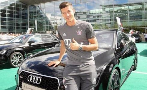 تعرف على أسطول سيارات ليفاندوفسكي.