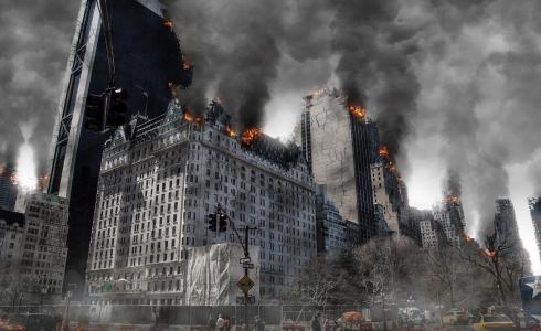 تصاعد الدخان في أحد المباني المقصوفة - ارشيف