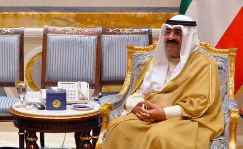 ولي العهد الكويتي "مشعل الصبّاح" يبكي أثناء افتتاح مجلس الأمة الجديد