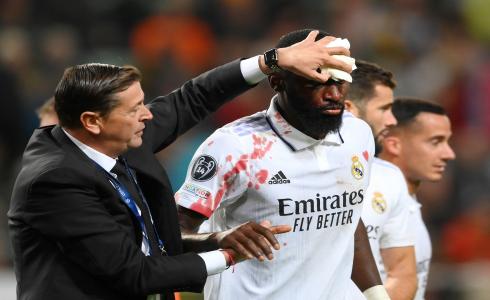 لحظة إصابة روديغر في مباراة أمس ضد شاختار.