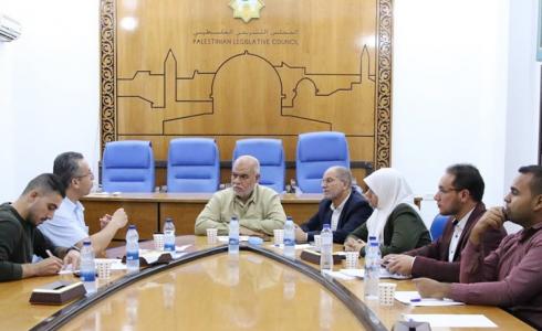 التشريعي بغزة يبحث مع مدراء شركة الكهرباء أوضاعها وسبل تطوير خدماتها