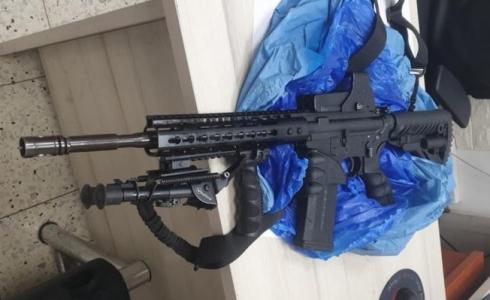 الشرطة تعتقل شابين في أم الفحم بتهمة حيازة سلاح