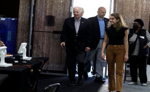 بايدن وحفيدته يصوتان في انتخابات التجديد النصفي