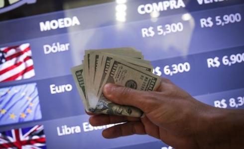 أسعار العملات اليوم في الإمارات - سعر الدولار مقابل الدرهم الاماراتي 