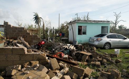 قتيلان وتدمير منازل جرّاء الإعصار روسلين في المكسيك.