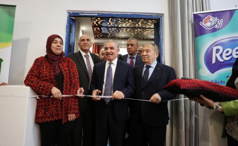 اشتية الحكومة تضع كل امكانياتها لدعم قطاعات الصناعة والزراعة