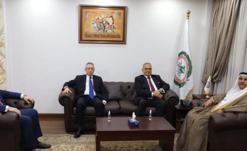 العسومي يستقبل مساعد وزير الخارجية المصري