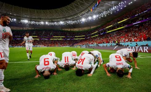 المنتخب المغربي يحتفل بالفوز على بلجيكا في كأس العالم 2022