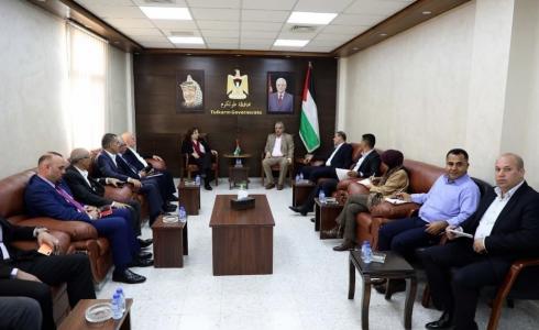 جانب من لقاء محافظ طولكرم مع وزيرة الصحة مي الكيلة