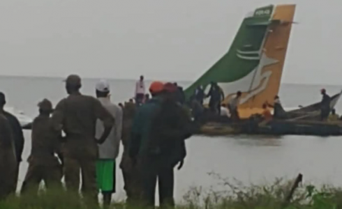 سقوط طائرة أثناء هبوطها في بحيرة فيكتوريا