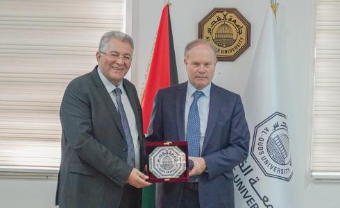 رئيس جامعة القدس يستقبل القنصل الفرنسي