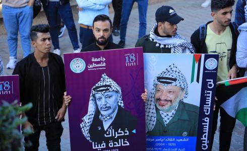 جانب من وقفة نظمتها جامعة فلسطين في ذكرى استشهاد ياسر عرفات