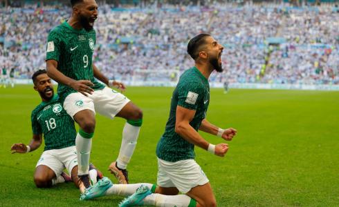 فرحة لاعبي السعودية بالفوز على الارجنتين