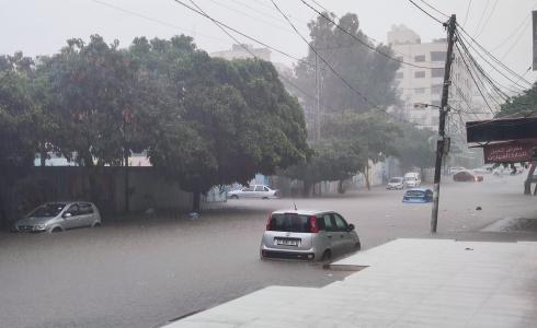 غرق شوارع في غزة جراء الأمطار الغزيرة