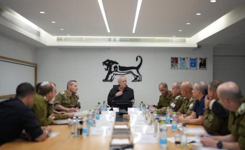 وزير الجيش الإسرائيلي بيني غانتس يعقد جلسة تقييم للوضع