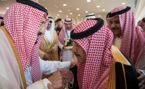 الشاعر السعودي خلف بن هذال مع الملك سلمان بن عبدالعزيز - ارشيف