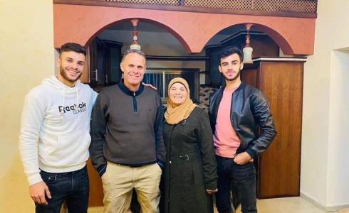 الشهيدين الريماوي مع والديهما في بيت أمر