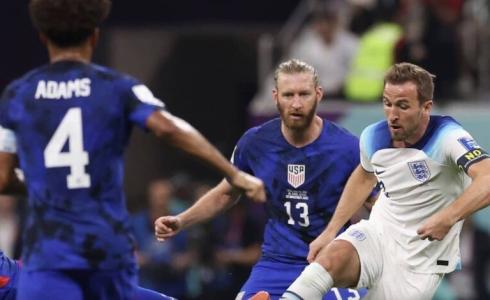 من مباراة الولايات المتحدة و انجلترا في كأس العالم 2022