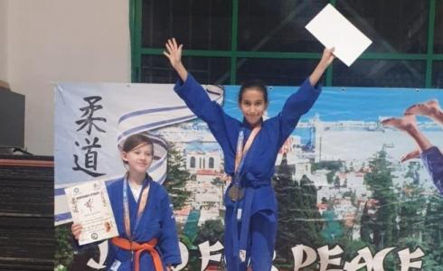 الطفلة ماس غرة