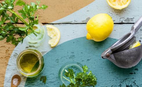 عصير الليمون وزيت الزيتون