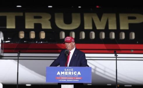 ترامب يدعم مرشحاً مسلماً ويدعو لحشد التصويت للجمهوريين