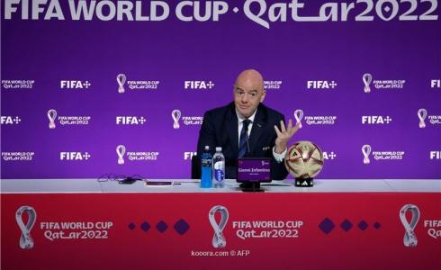 لحظة إعلان رئيس الاتحاد الدولي لكرة القدم عن مكان إقامة بطولة كأس العالم للأندية