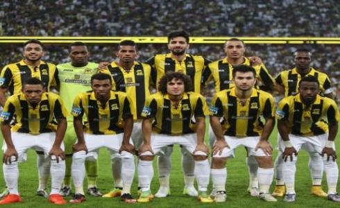 لاعبوا نادي الإتحاد ضد الباطن في دوري روشن السعودي