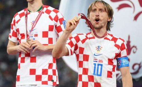 لاعبو كرواتيا يتوجون بالمركز الثالث في مونديال قطر