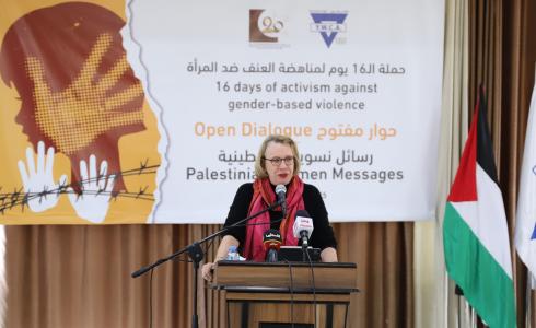 جانب من لقاء مفتوح يستعرض واقع معاناة النساء الفلسطينيات جراء جرائم الاحتلال