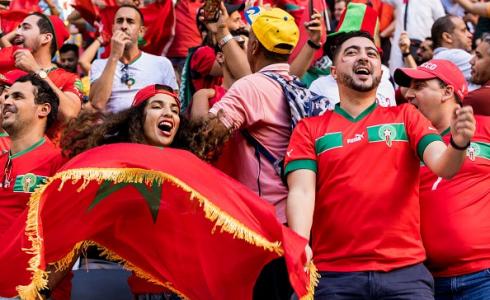 فرحة الجماهير المغربية بفوز فريق بلادها على إسبانيا