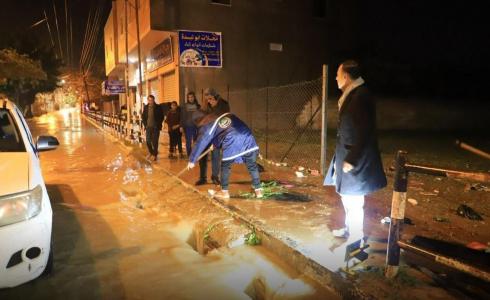 مياه الامطار تغرق عدد من الشوارع في غزة