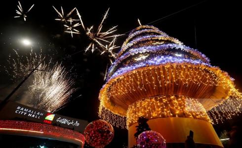 جانب من الاحتفال بإضاءة شجرة الميلاد في رام الله