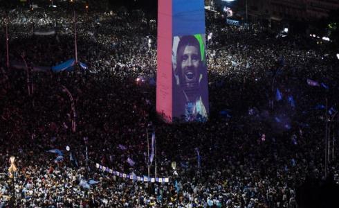 جماهير الأرجنتين تحتفل بالفوز في كأس العالم 2022