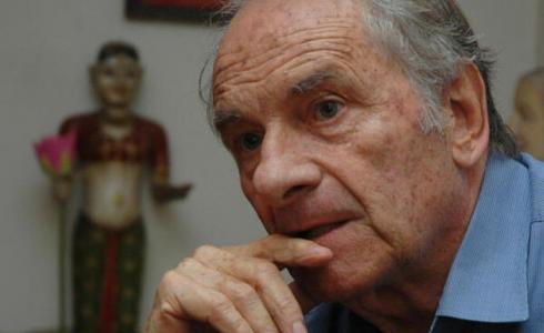 الكاتب الفرنسي دومينيك لابيير