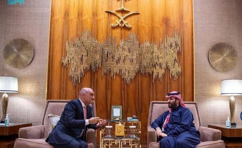 ولي العهد السعودي يستقبل رئيس الوزاراء الأردني