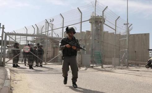 قوات الاحتلال الاسرائيلي تغلق حاجز قلنديا