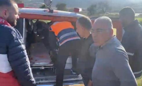 لحظة تسليم جثماني الشهيدين شرايعة وعنبر 