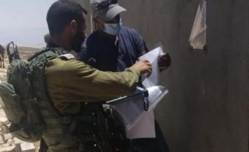 الاحتلال يسلم إخطارات بوقف العمل والبناء ل8 منازل