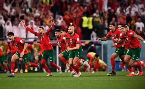 فرحة لاعبي منتخب المغرب بالتاهل لدور ربع نهائي كأس العالم 2022